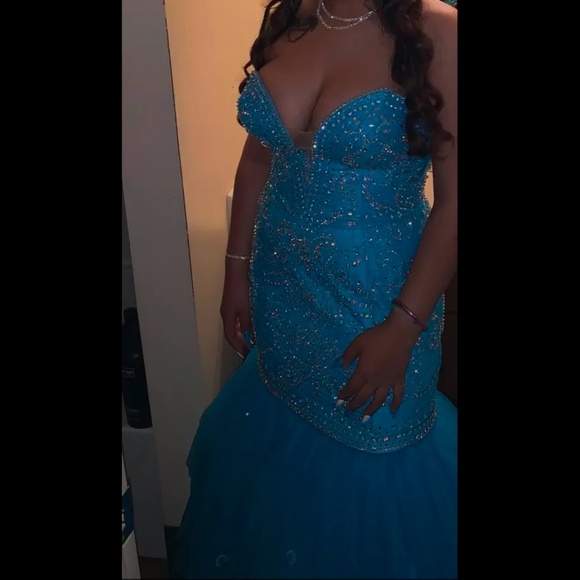 Blue prom dress - Picture 3 of 4